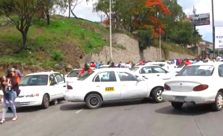 Taxistas irán a paro nacional a partir del próximo lunes