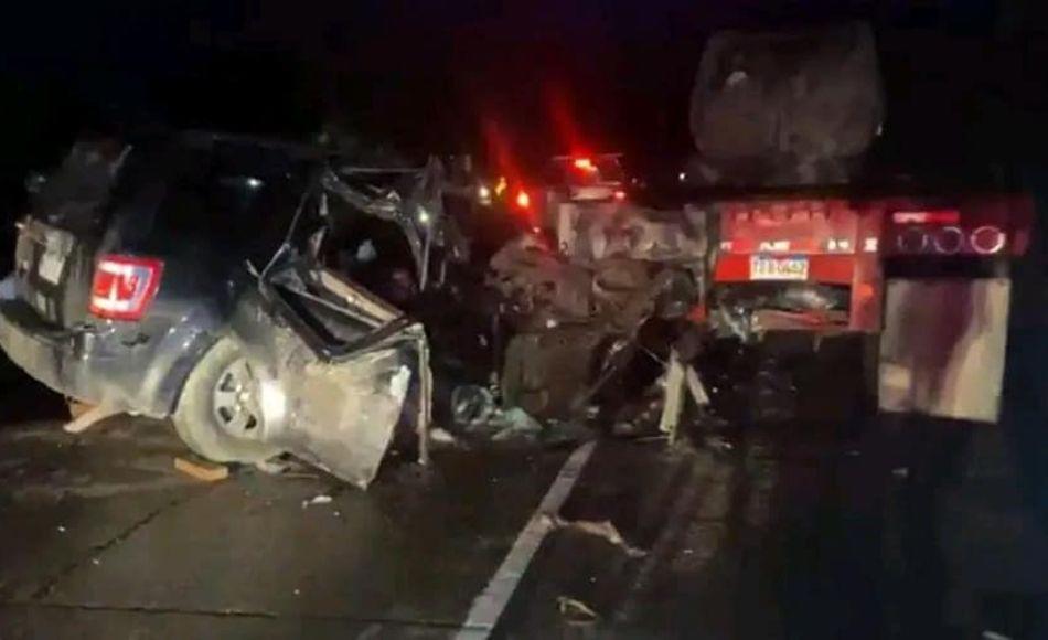 Accidente entre rastra y camioneta deja 6 muertos y 1 herido en Puerto Cortés