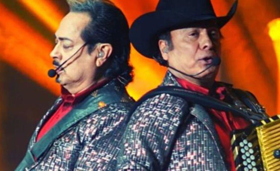 Con emotivo mensaje Los Tigres del Norte dan el último adiós a su madre