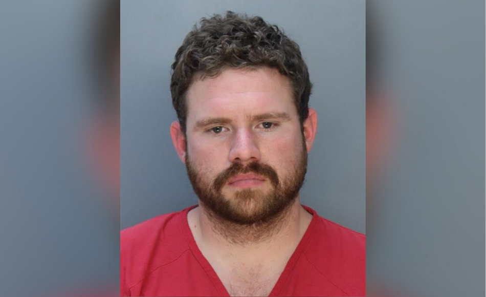 Detienen a un policía de Miami por posesión de pornografía infantil