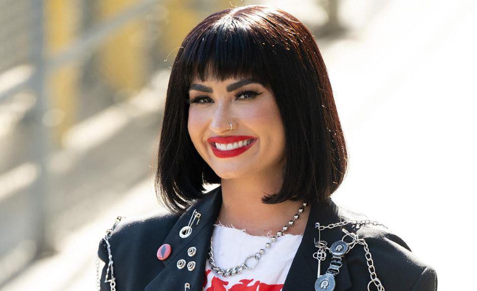 Lovato, que en 2021 se identificó como persona no binaria y cambió sus pronombres a “they”, en inglés, dijo esta semana en el podcast “Spout” que “se ha estado sintiendo más femenina” últimamente y adoptó sus antiguos pronombres.