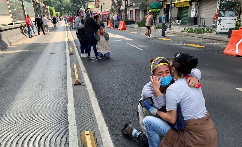 Reportan el primer muerto por sismo de magnitud 7,4 en occidente de México