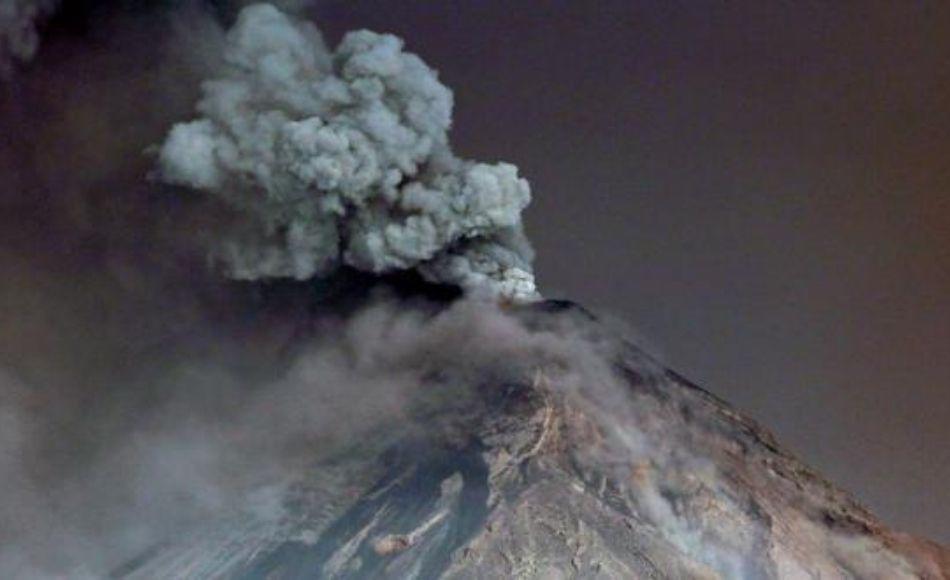 Guatemala se mantiene en alerta por aumento de actividad de volcán de Fuego