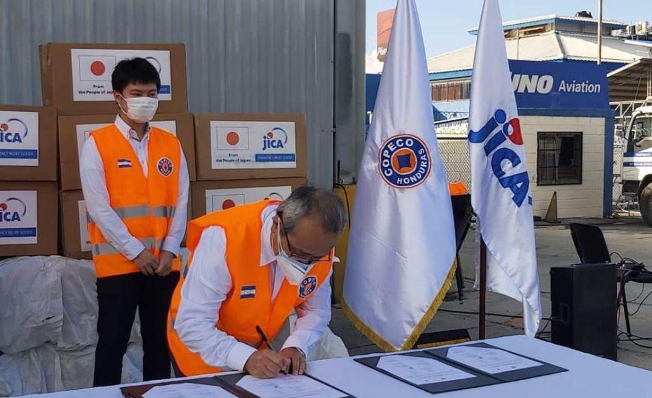Japón ayudará a Honduras con material de emergencia y subvención para puentes