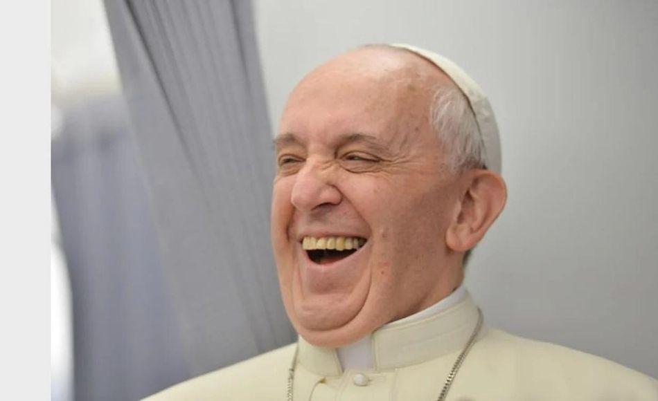 Papa Francisco pide a mexicanos un “poco de tequila” para el dolor de rodilla