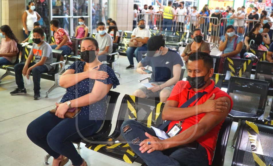 Más de 1,000 personas se vacunan contra el covid en terminal sampedrana