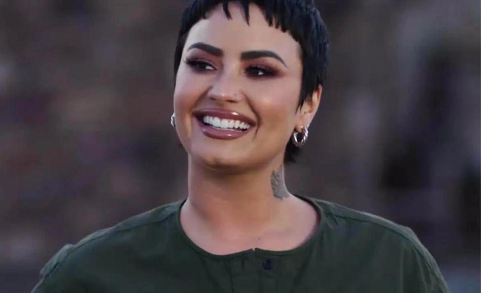 Su pronombre “ellos” el año pasado fue apropiado de la forma en que se sentía en ese momento, dijo Lovato a la presentadora Tamara Dhia.