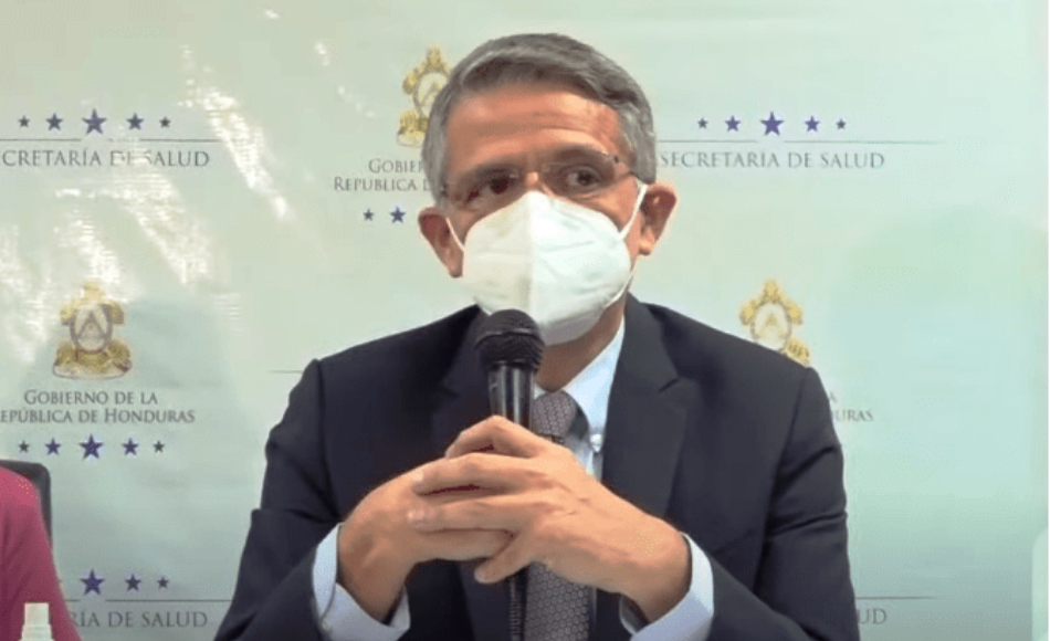 No hay “escoba política” para personal de primera línea, dice ministro de Salud