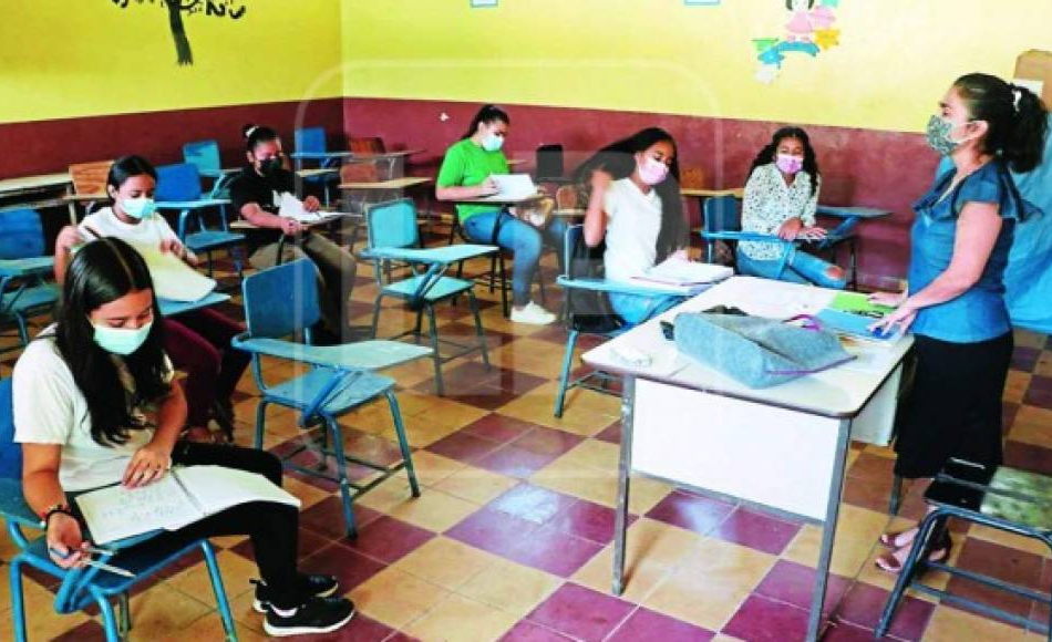 Con 10 mil centros educativos Honduras retornó a clases semipresenciales