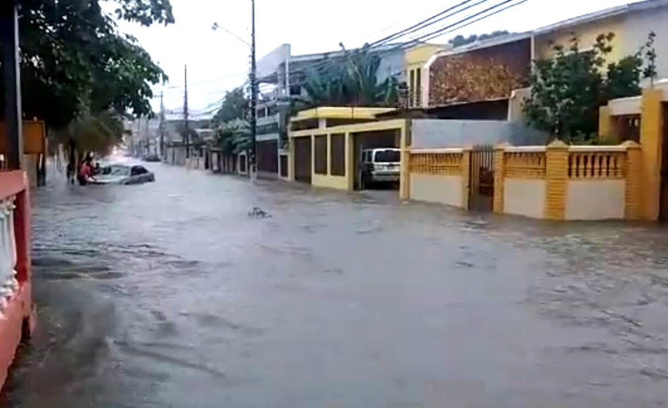Las imágenes de las fuertes inundaciones en La Ceiba tras ingreso de frente frío