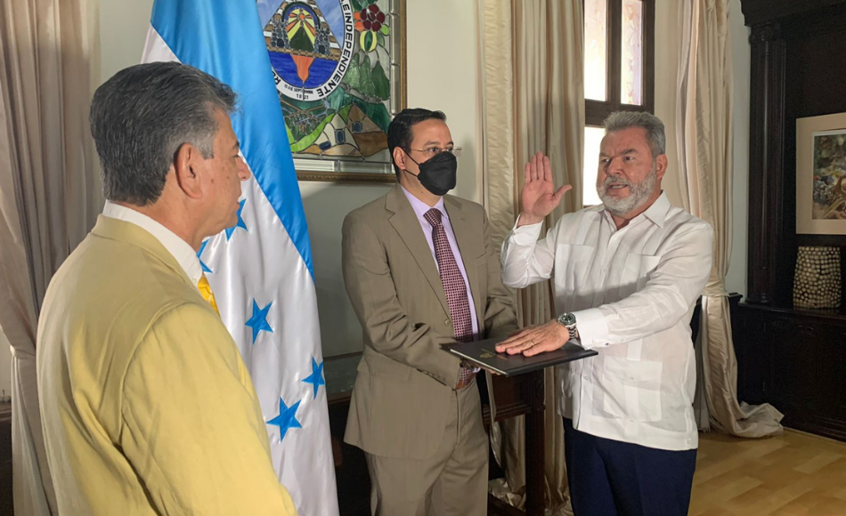 Juramentan a Roberto Contreras como alcalde de San Pedro Sula