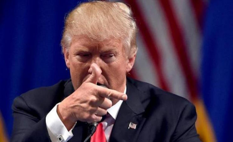 Trump bromea con bombardear a los rusos con aviones con bandera china