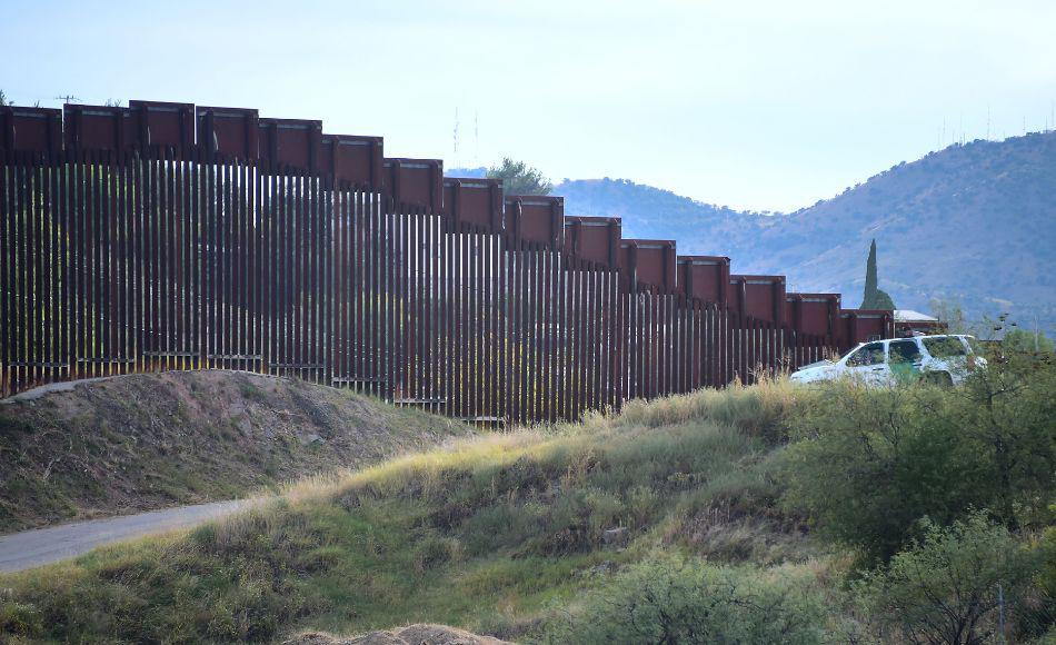 Muere migrante apuñalado en México por agente fronterizo de EEUU