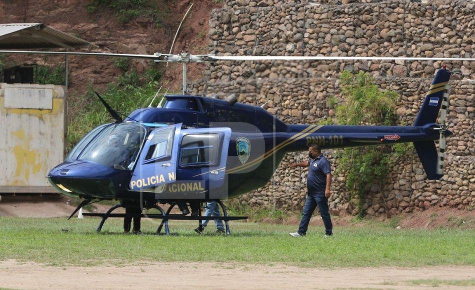 “En un intenso enfrentamiento entre la @PoliciaHonduras y narcotraficantes en las montañas de Colón, se detuvo a Herlinda Bobadilla y 3 personas más. Tito Montes falleció”, indicó el director de la Policía Nacional, Gustavo Sánchez, en un mensaje en la red social Twitter.