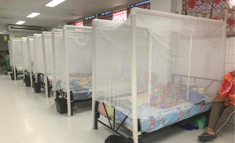 Reportan sala repleta de pacientes con dengue en el Materno Infantil