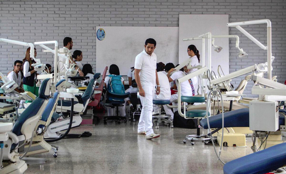 Estudiantes de Odontología regresarán a clases presenciales