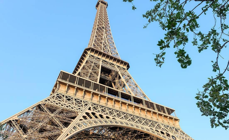 La Torre Eiffel se iluminará con los colores de Ucrania