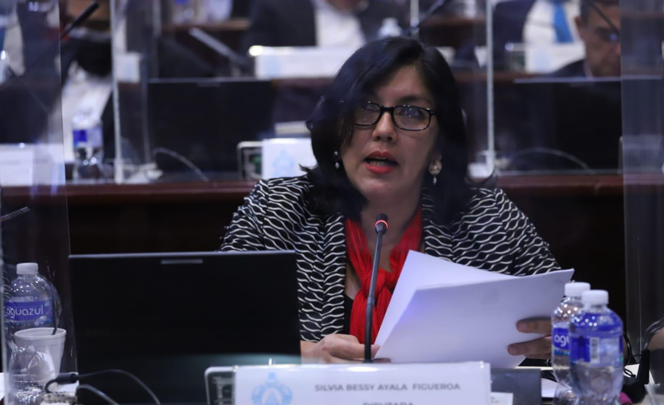 Diputada anuncia posible juicio político contra operadores de justicia en Honduras