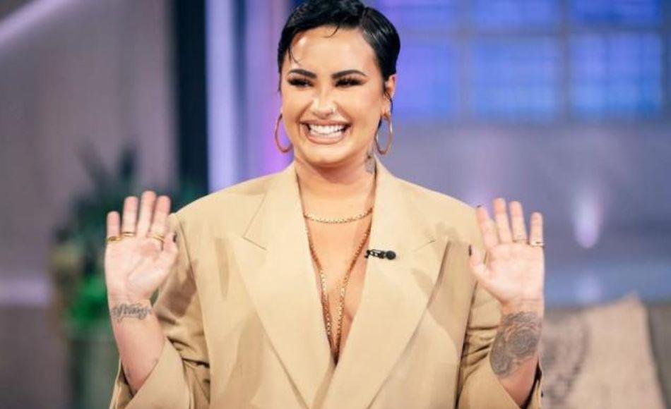“El año pasado, mi energía se equilibró en mi energía masculina y femenina”, dijo Lovato, de 29 años, en el podcast.