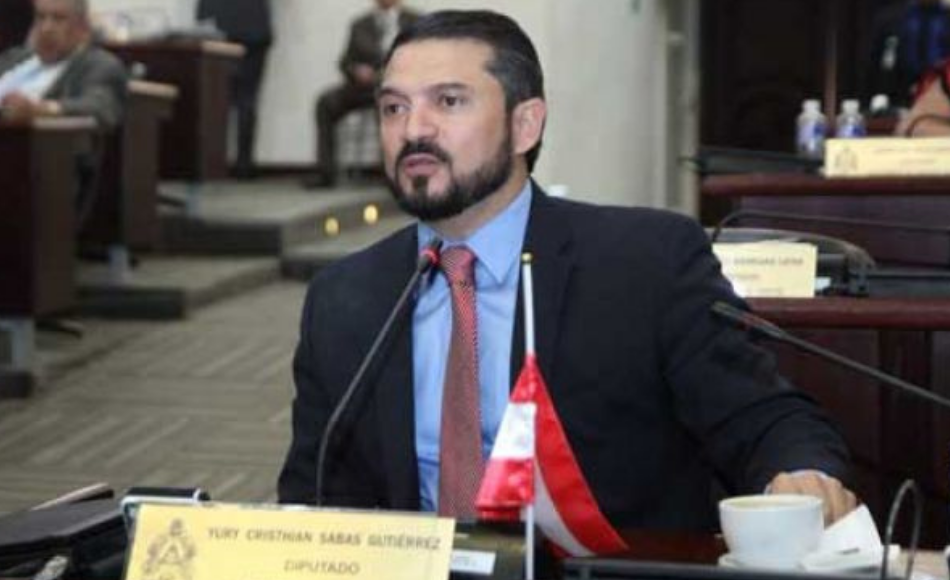 Yury Sabas propone regular reelección de alcaldes y diputados a solo dos periodos