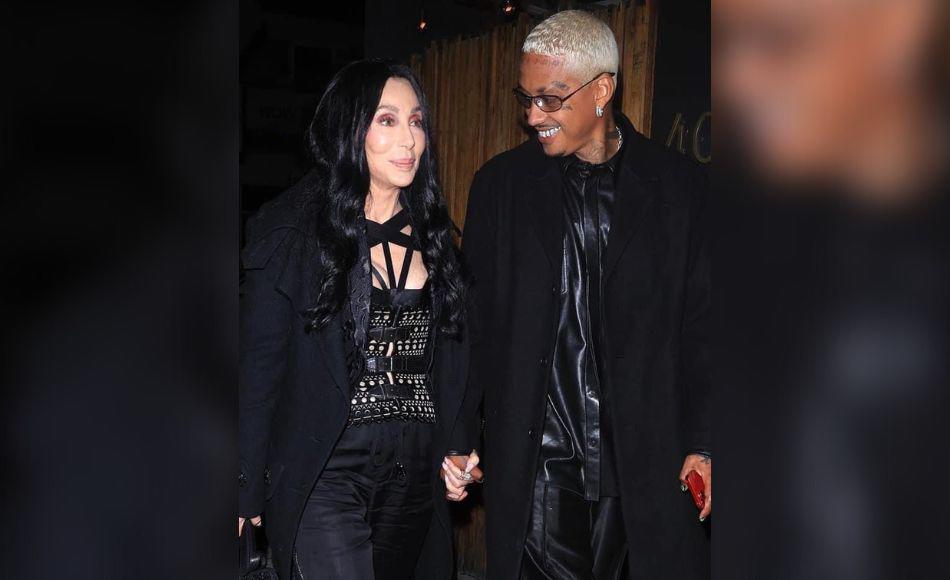 Cher estaría saliendo con el productor musical Alexander Edwards, 40 años menor que ella