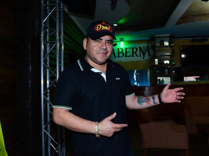 Everardo Marcelino Ávila, vocalista de El Trono de México.