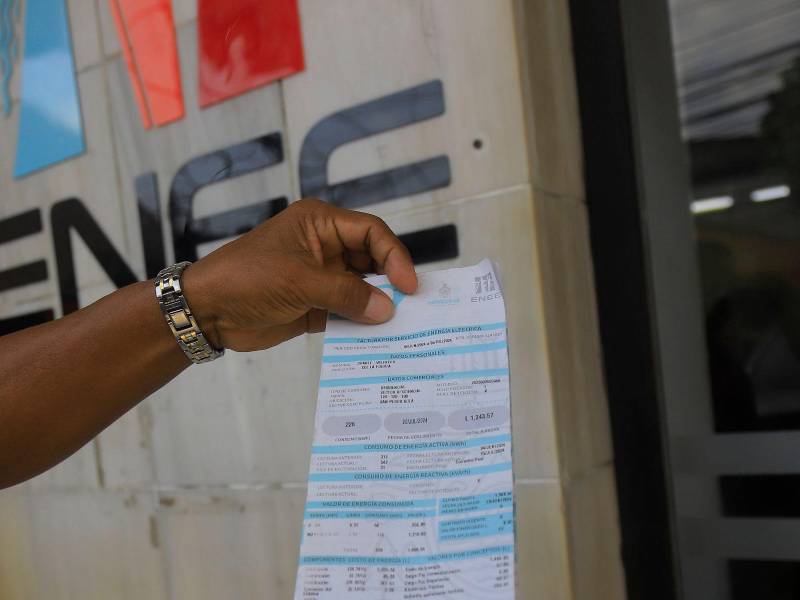 Cada mes, miles de ciudadanos denuncian un aumento desproporcionado en sus facturas, afectando severamente su economía familiar.