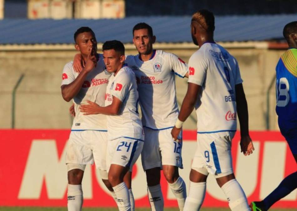 Ever Alvardo marcó de penal el gol del triunfo del Olimpia en Danlí y así lo celebró: mandando a callar ¿a quién?.