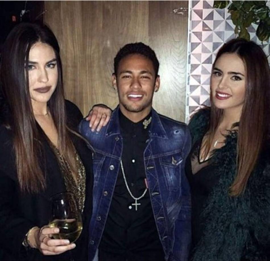 El crack brasileño estuvo muy bien acompañado toda la noche.