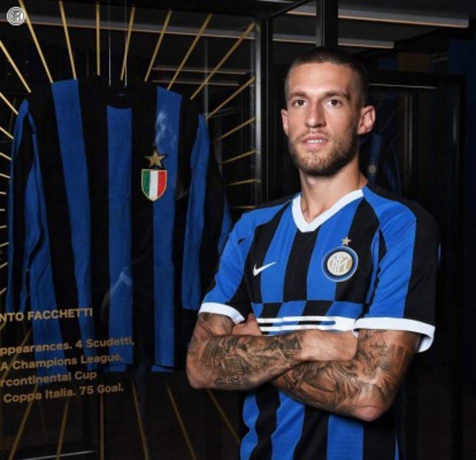 El Inter de Milán hizo oficial el fichaje del lateral izquierdo italiano Cristiano Biraghi con un préstamo de la Fiorentina para toda la temporada, con una opción de compra por 12 millones de euros.