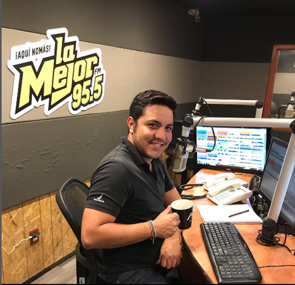 Alan González, locutor de la estación Switch 105.9 FM era una de las voces más conocidas en Chihuahua. El comunicador fue acribillado sin motivo aparente por un grupo de sicarios que sin piedad le dispararon. 