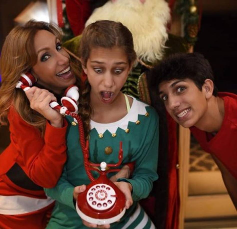 Lili Estefan junto a sus dos hijos.