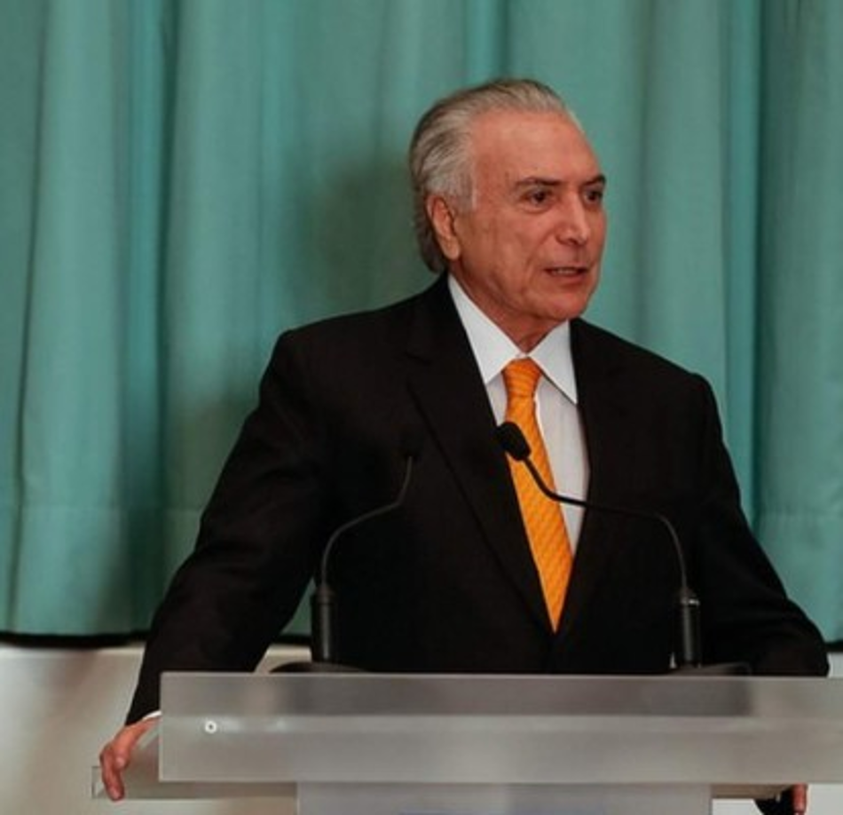 1987-2010: diputado federal de Sao Paulo bajo la bandera del Partido Movimiento Democrático Brasileño (PMDB, centro derecha). Presidió la Cámara de Diputados de 1997 a 2001 y de 2009 a 2010.