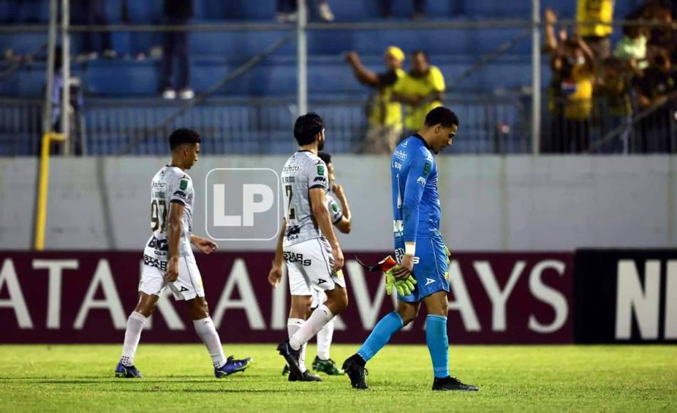 Los jugadores del Herediano se fueron tristes del Morazán por la derrota.