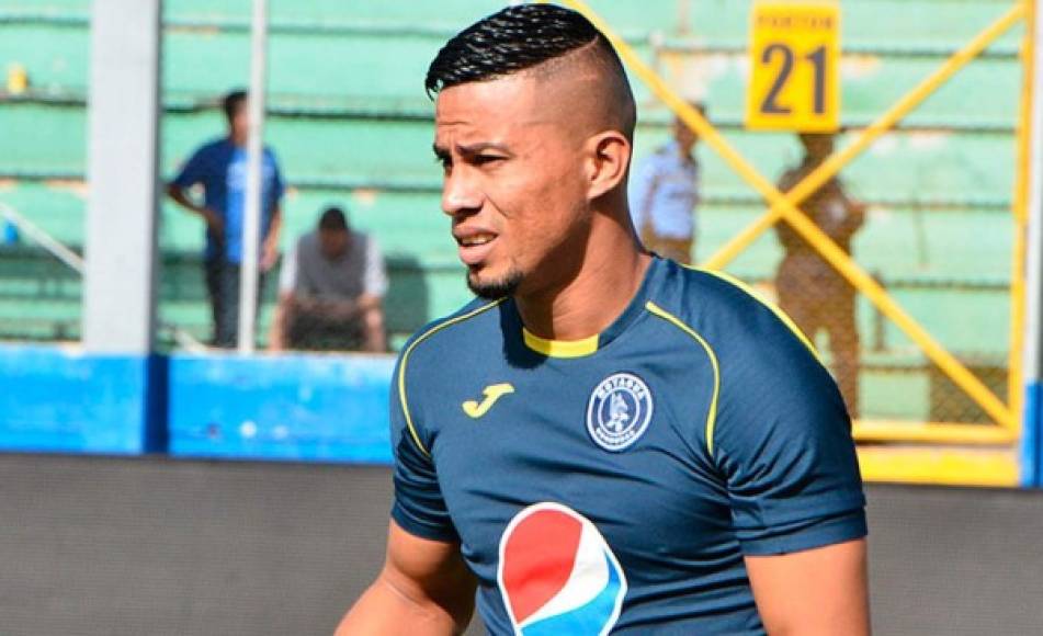 Marco Tulio Vega: El delantero finalizó su contrato con Motagua y en el cuadro azul han dejado entrever que entra en los planes de Diego Vázquez. El jugador se encuentra de vacaciones en EUA.