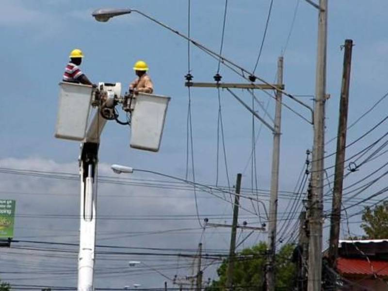 Se calcula que el déficit de energía en honduras es de entre 100 y 150 MW diarios.