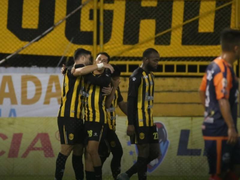 Pedro Bárez fue la figura de la máquina al marcar un doblete.