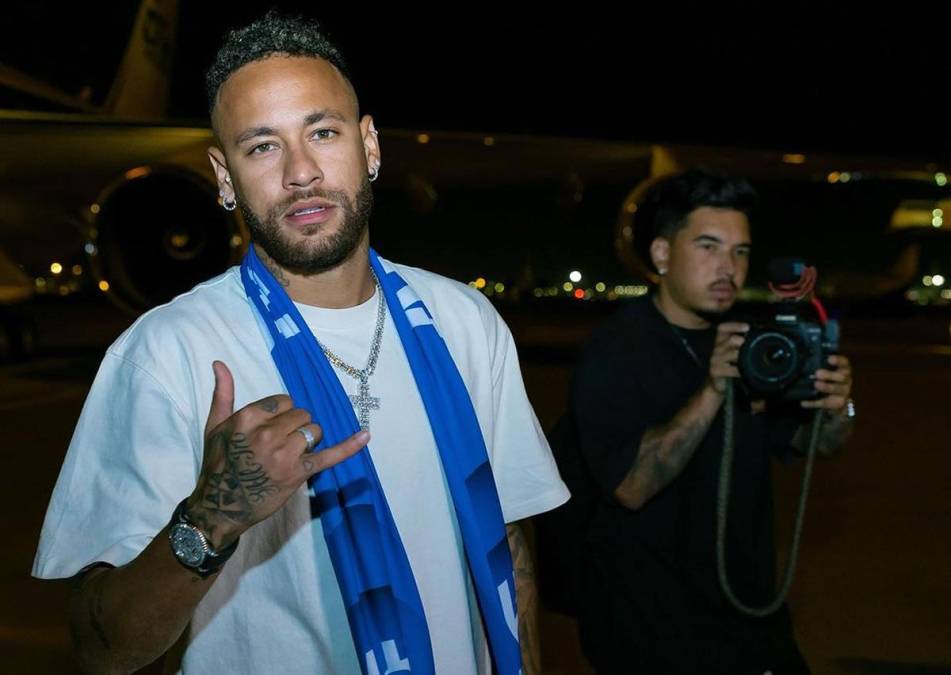 Neymar ganará un salario de 100 millones de euros (109 millones de dólares) por temporada, en total 218 millones de dólares en su estadía en Arabia, aunque con ayuda de algunos acuerdos comerciales, el ex del Barcelona y PSG podría percibir hasta 163 millones adicionales (81.5 millones adicionales por temporada).