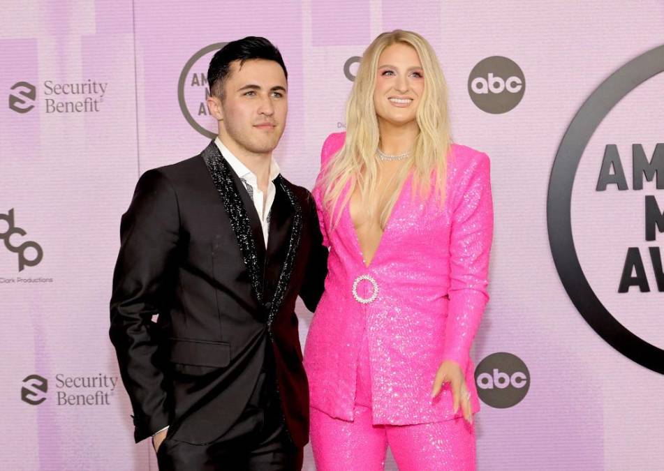 Chris Olsen y Meghan Trainor.