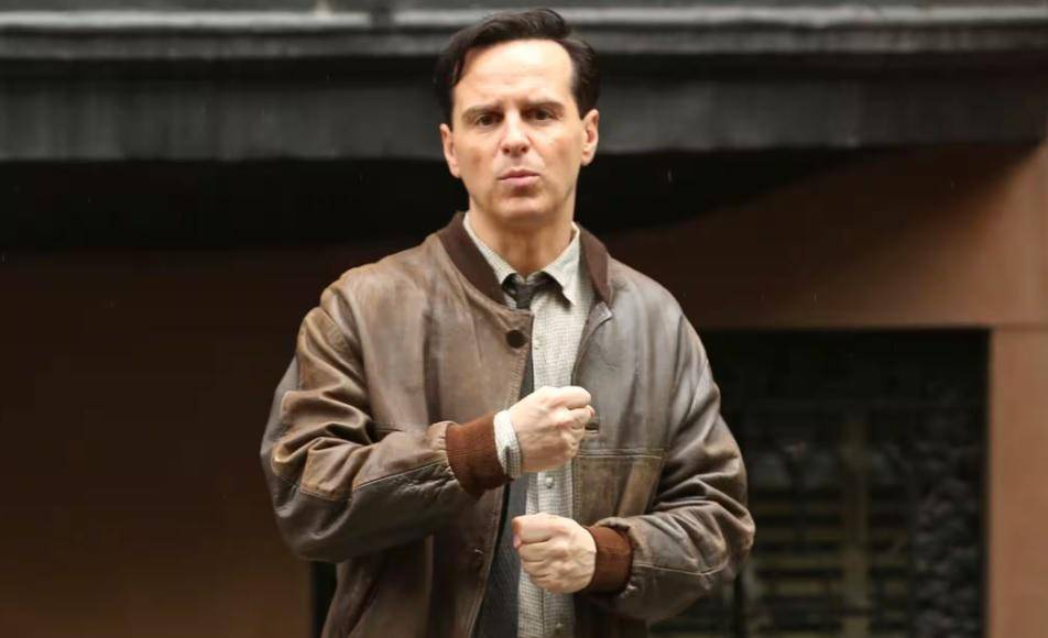 <b>‘RIPLEY’, NETFLIX</b>Una nueva versión de la famosa historia de Patricia Highsmith, llevada al cine en títulos como ‘A pleno sol’ o ‘El talento de Mr. Ripley’. En este caso es Andrew Scott el que se pone en la piel del carismático estafador que fue interpretado por Alain Delon y Matt Damon. Y lo hace en ocho episodios que se podrán ver en Netflix a partir del 4 de abril. 