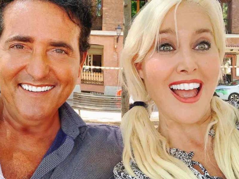 Carlos Marín en una foto de archivo con su exesposa Innocence.