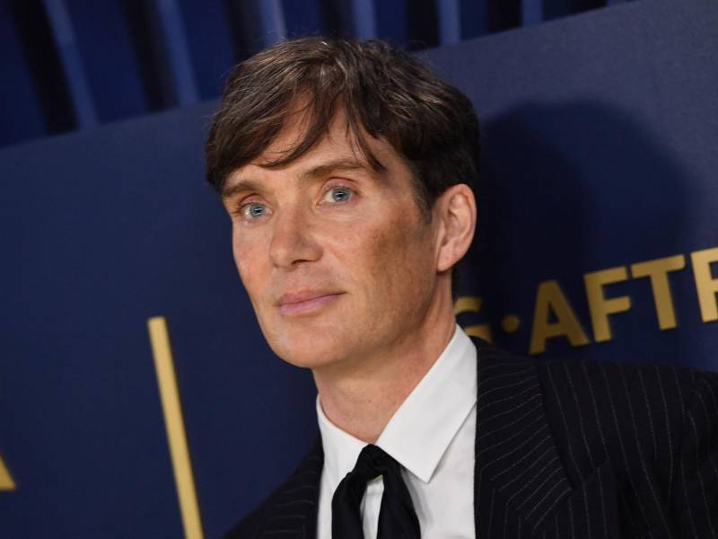 Cillian Murphy a su llegada esta noche a los premios SAG. El actor irlandés da vida a Robert Oppenheimer en el filme “Oppenheimer” .