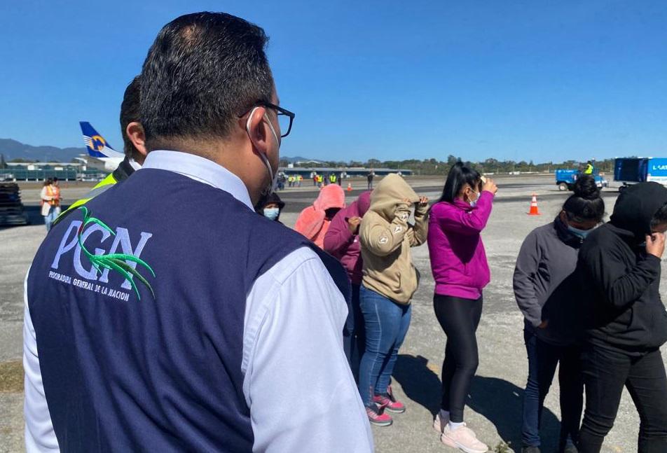 México deporta a niños migrantes localizados cerca de frontera con EEUU