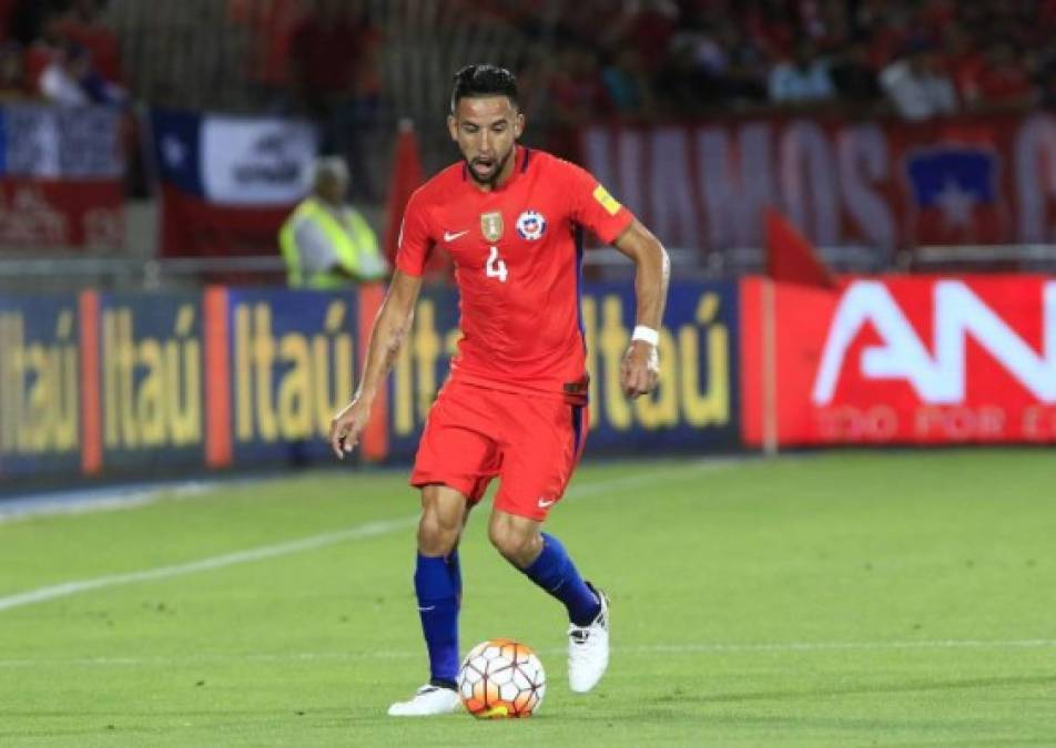 Mauricio Isla: Será el lateral derecho ante Honduras. Juega en el Fenerbahce de Turquía. Foto MARIO DáVILA/AGENCIA UNO<br/>