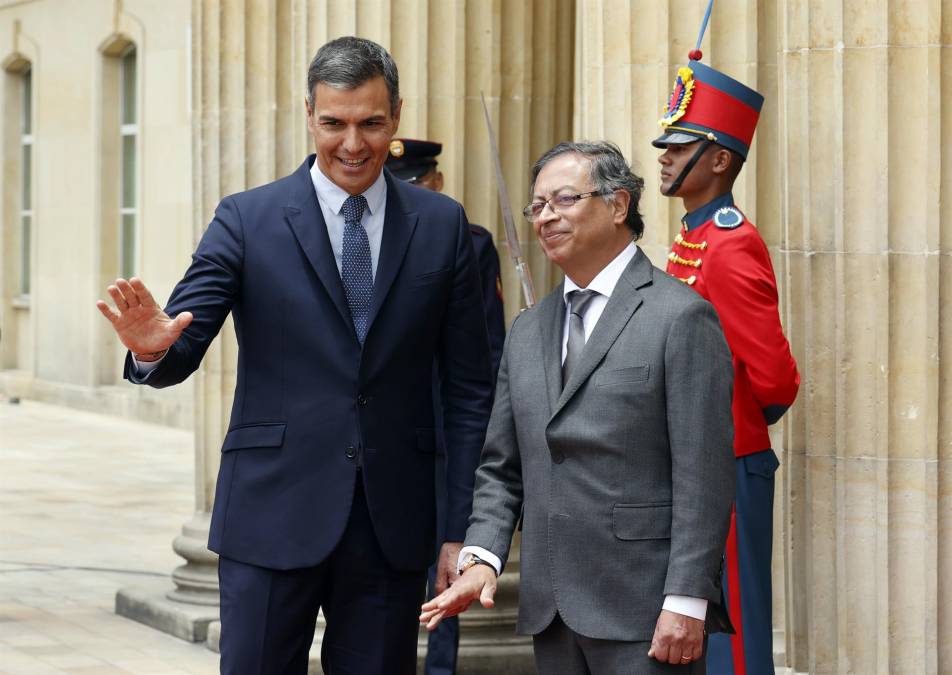 Cabe mencionar, que el gobernante español llegó en las últimas horas a Colombia, donde este miércoles se reunió con el presidente Gustavo Petro, quien recientemente asumió el poder, en ese país sudamericano. 