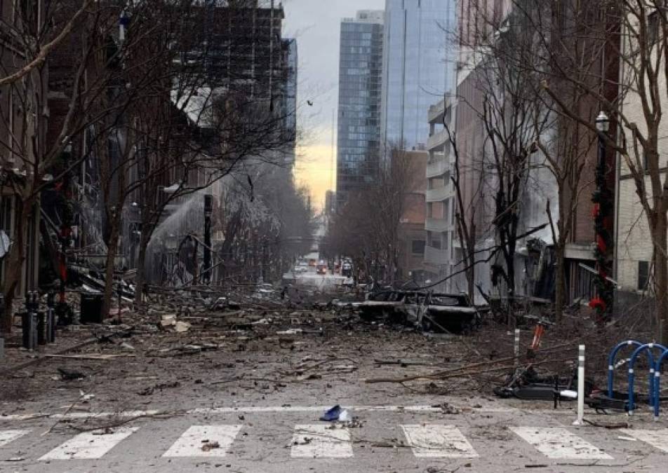 Una fuerte explosión sacudió el centro de Nashville, Tennessee, la mañana del viernes, en un acto al parecer 'deliberado', según la policía de esta ciudad del sur de Estados Unidos.