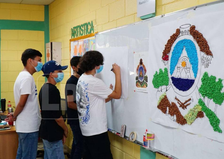 Toda la institución tiene 26 maestros. Henry Paz, profesor de Grammar, Science y Literatura, señaló que los niños tienen muy buen nivel y confía en que más centros educativos oficiales puedan implementar la enseñanza de un segundo idioma.