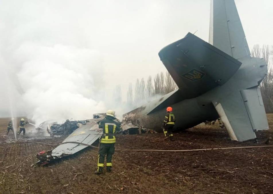 El ejército ucraniano aseguró haber matado a 50 ocupantes rusos y abatido cinco aviones y un helicóptero en el este del país.