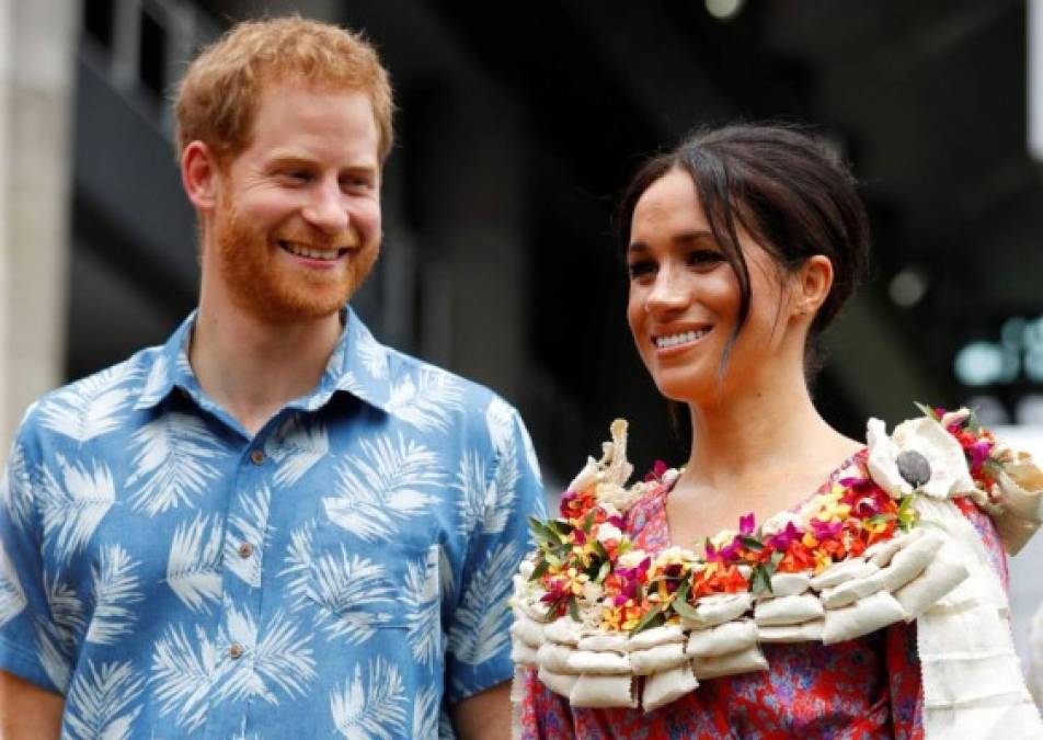 1. Su primer viaje al extranjero como pareja casada, ¡Con un anuncio sorpresa sobre el embarazo!<br/><br/>Meghan y el príncipe Harry compartieron la noticia de que estaban esperando a su primer hijo en octubre de 2018, anunciándolo al inicio de su gira real por Nueva Zelanda, Australia, Tonga y Fiji.<br/><br/>La noticia del embarazo de Meghan fue el alboroto de la gira de 16 días que vio a la pareja asistir a 70 compromisos. Hicieron de todo, desde unirse a un powhiri, una tradicional ceremonia de bienvenida maorí, a caminar por un bosque de secoyas, asistir a una sesión de salud mental en la playa, animar a los atletas en los Juegos Invictus y conocer a los koalas.<br/><br/>