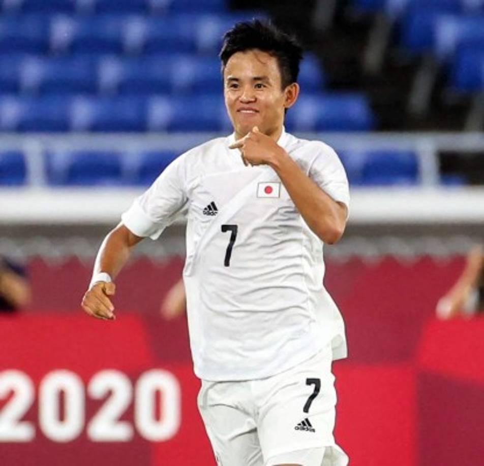 Según publica el diario Mundo Deportivo, Takefusa Kubo será cedido por el Real Madrid una nueva temporada. El jugador japonés prefiere jugar en la Real Sociedad aunque sabe que han llegado al equipo blanco muchas ofertas por hacerse con sus servicios. El Mallorca también está bien colocado, mejor que Levante, Alavés o incluso el Ajax que preguntaron por él acorde al citado medio. El cuadro blanco pide 3 millones de euros.